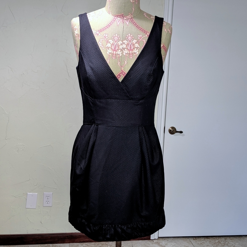 bebe black v neck little black dress mini knee length 8 M empire waist
